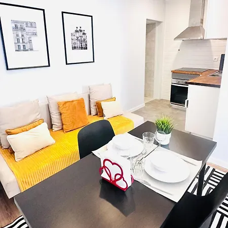 222 Charm For Tourists Apartment