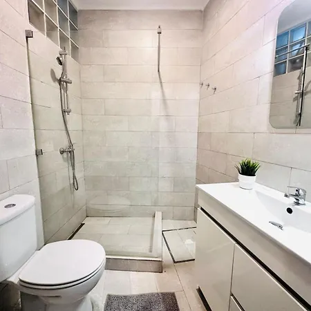 222 Charm For Tourists Apartment