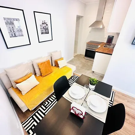 Apartment 222 Charm For Tourists *