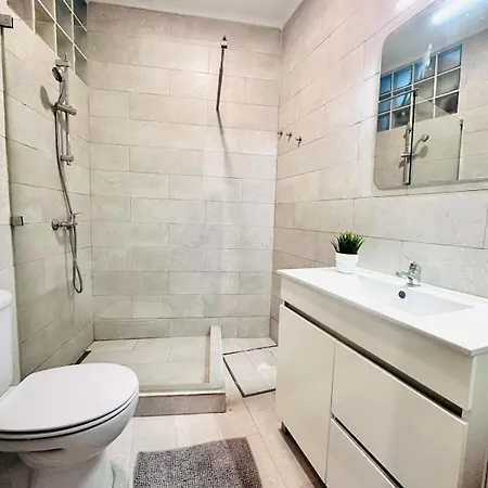 222 Charm For Tourists *